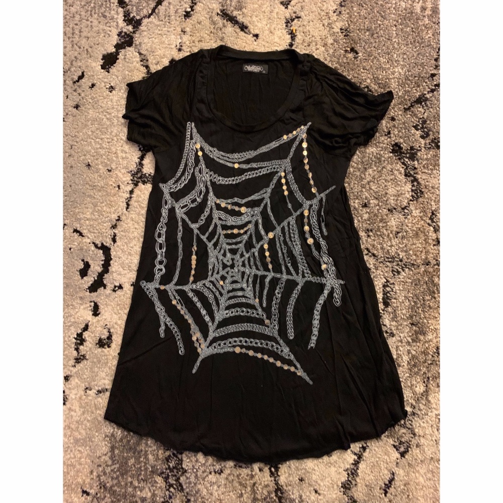 Black Tee w/ Spider Web Chain Graphic
